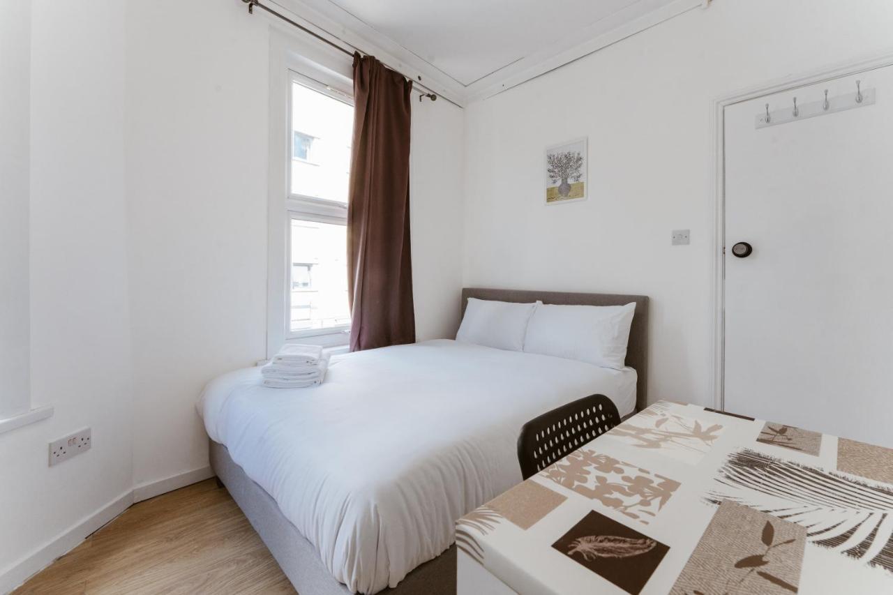 Mile End Double Rooms 27 Guest House ลอนดอน ภายนอก รูปภาพ