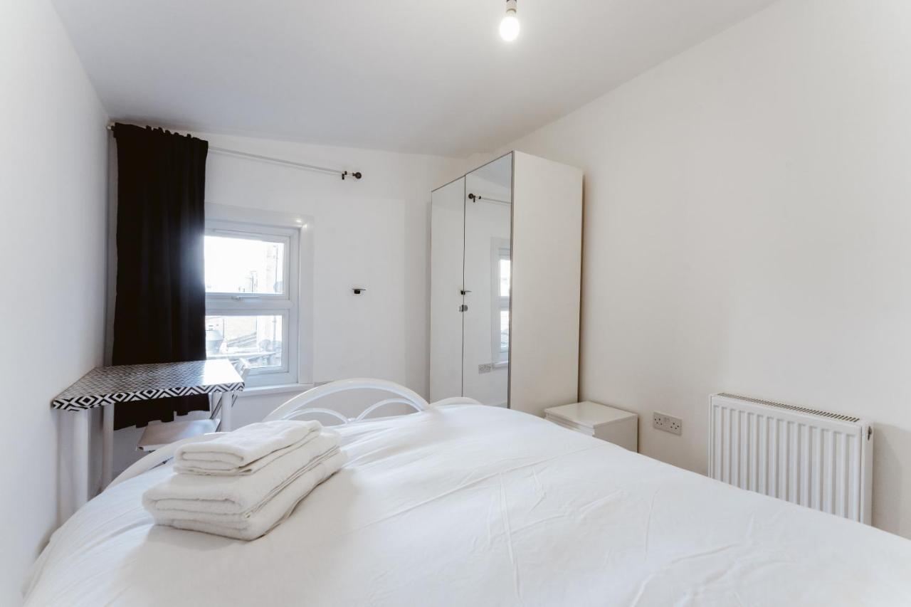 Mile End Double Rooms 27 Guest House ลอนดอน ภายนอก รูปภาพ
