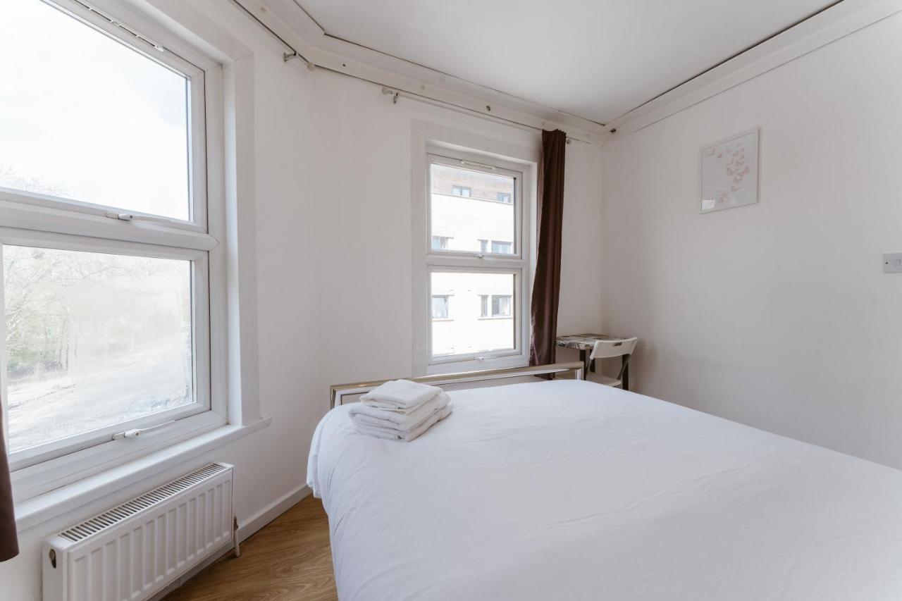 Mile End Double Rooms 27 Guest House ลอนดอน ภายนอก รูปภาพ