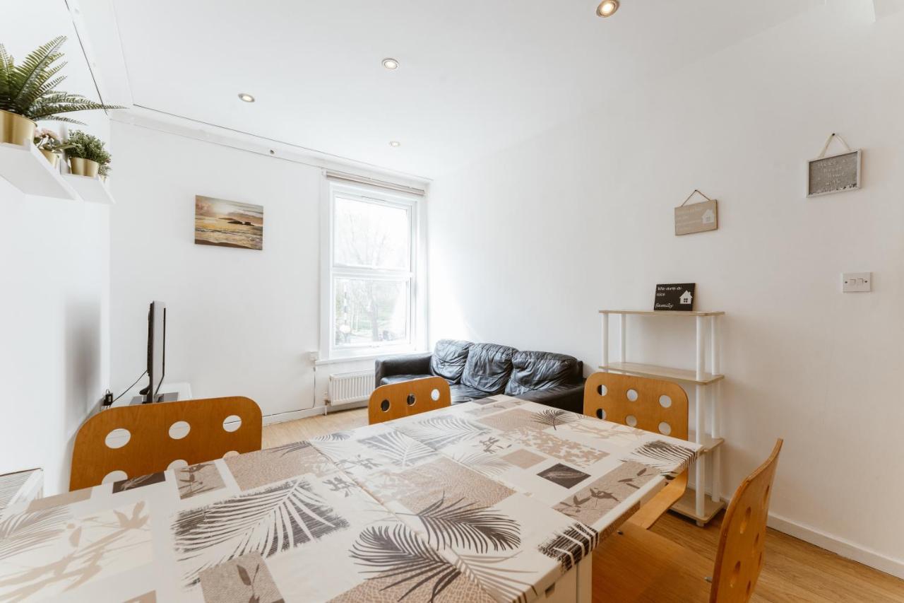 Mile End Double Rooms 27 Guest House ลอนดอน ภายนอก รูปภาพ
