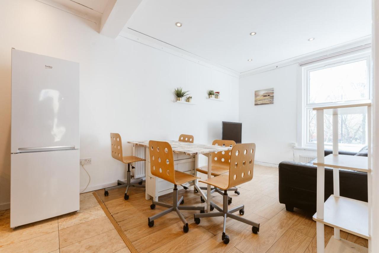 Mile End Double Rooms 27 Guest House ลอนดอน ภายนอก รูปภาพ