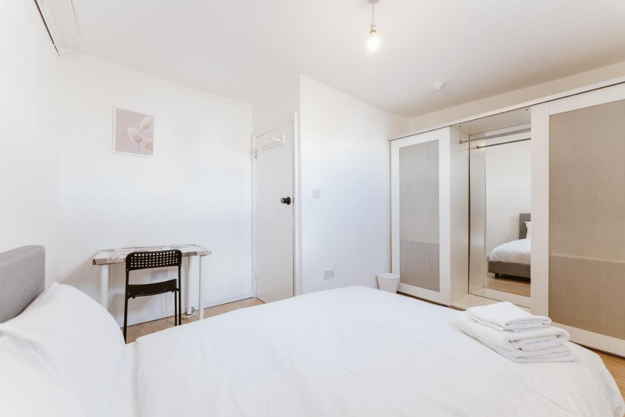Mile End Double Rooms 27 Guest House ลอนดอน ภายนอก รูปภาพ