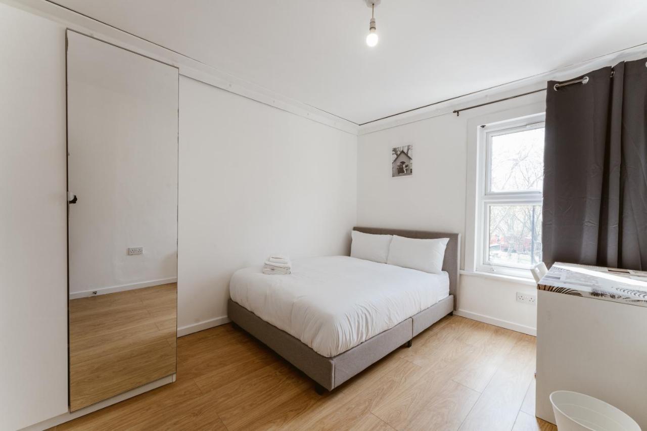 Mile End Double Rooms 27 Guest House ลอนดอน ภายนอก รูปภาพ